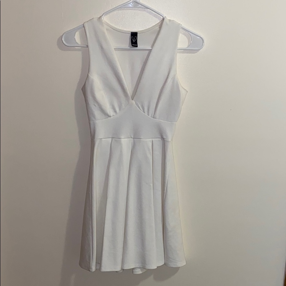 White V neck dress